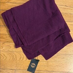 ❄️MANIO CASHMERE SCARF / WRAP - NEW - BEAUTIFUL BURGANDY COLOR❄️